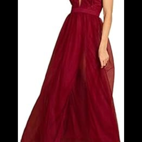 Elegant Red Gown - Picture 7 of 15